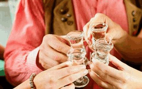 經(jīng)常喝酒？體內(nèi)肯定缺乏這兩種維生素