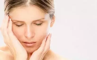 春天皮膚干燥怎么辦？可以多攝入以下幾種維生素