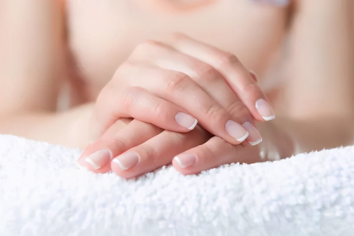 手指長倒刺，缺維生素還是濕熱？